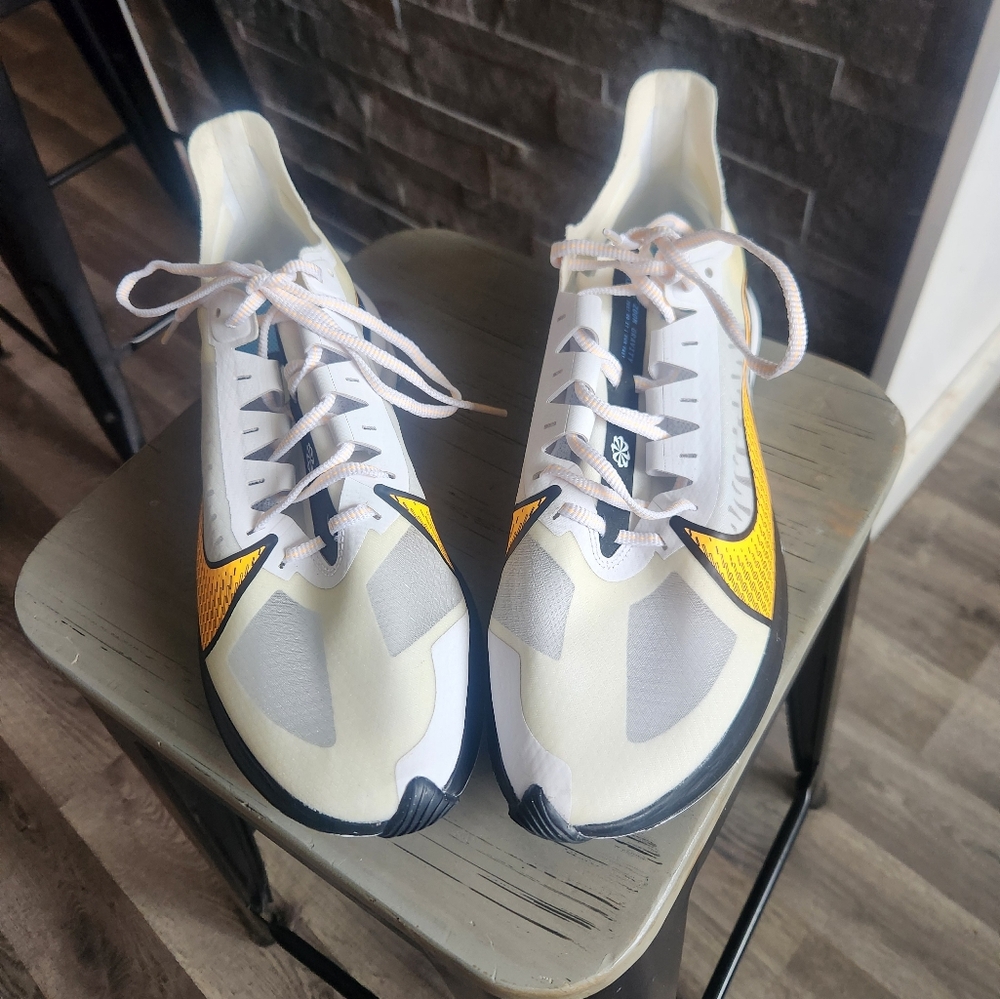 NWOT Nike Zoom Gravity Men's Running Shoes - White and Black - Picture 2 of 16